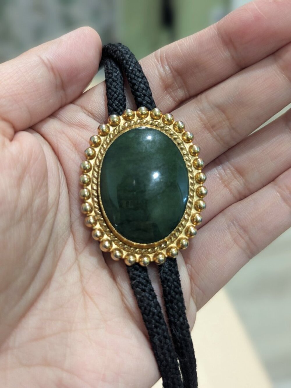 Vintage Green Jade Style Cabochon Gold Tone Beaded Bezel Bolo Tie